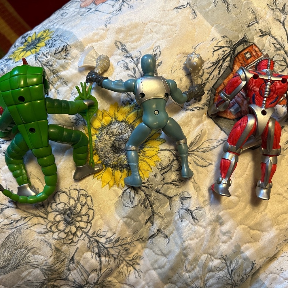 Mighty Morphin Power Ranger Figures - Picture 2 of 8